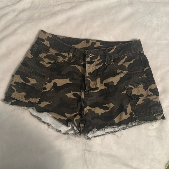 NWOT SHEIN size 28 shorts - Picture 1 of 3
